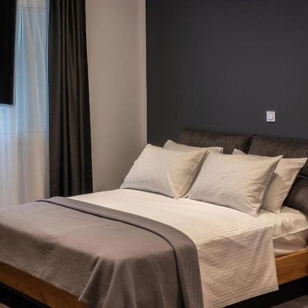 Ioulia'S Apartments 普拉塔里亚 外观 照片