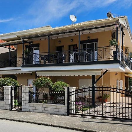 Ioulia'S Apartments 普拉塔里亚 外观 照片