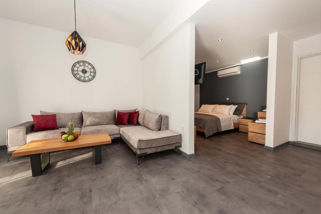 Ioulia'S Apartments 普拉塔里亚 外观 照片